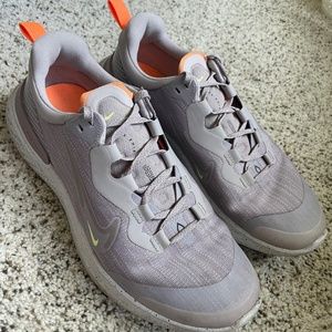 WOMEN'S NIKE REACT MILER 2 SHIELD - Size 9.5